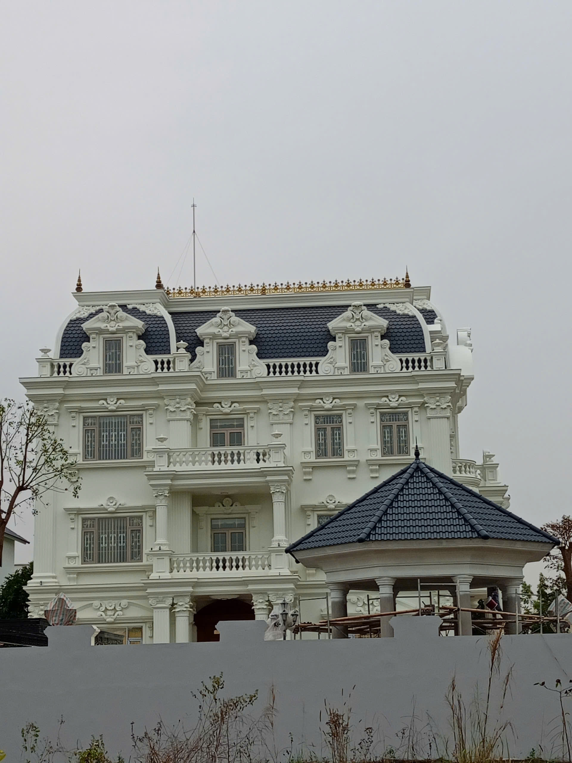 Lâu đài tân cổ điển kiến trúc Pháp